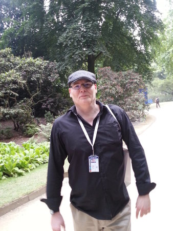Our warehouse manager Steve Lee leaving the Palace for the last time on the final day of the special 4 day event, Buckingham Palace Coronation Festival.\\n\\n12/09/2013 10:51
