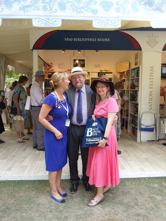 Meeting customers Tim and Kathy Dunce at Buckingham Palace Coronation Festival\\n\\n12/09/2013 11:37